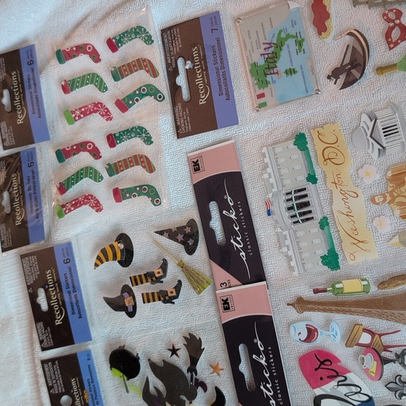 Scrapbooking Lot #5 - Picture 5 of 5